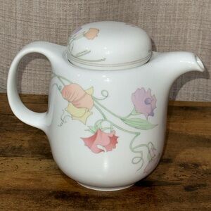 Hutschenreuther Tavola Leonard Paris Calypso porcelain teapot